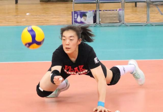 棒球赛场再起风云：塞外青龙队小胜岭北火狐队，脚步移动更到位传控打穿防线(北京棒球猛虎队)