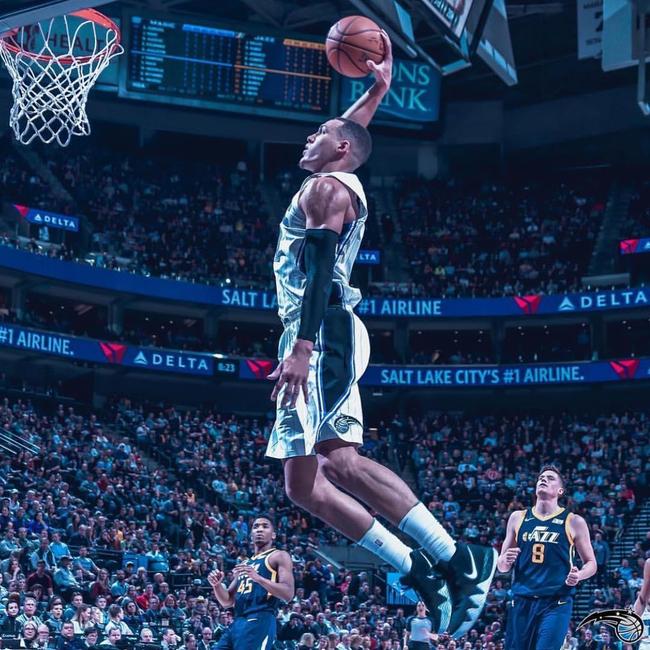 奥兰多魔术训练开放日，赛前迎来里程碑引观众欢呼，足总杯在即，资深球员宣示担当的简单介绍