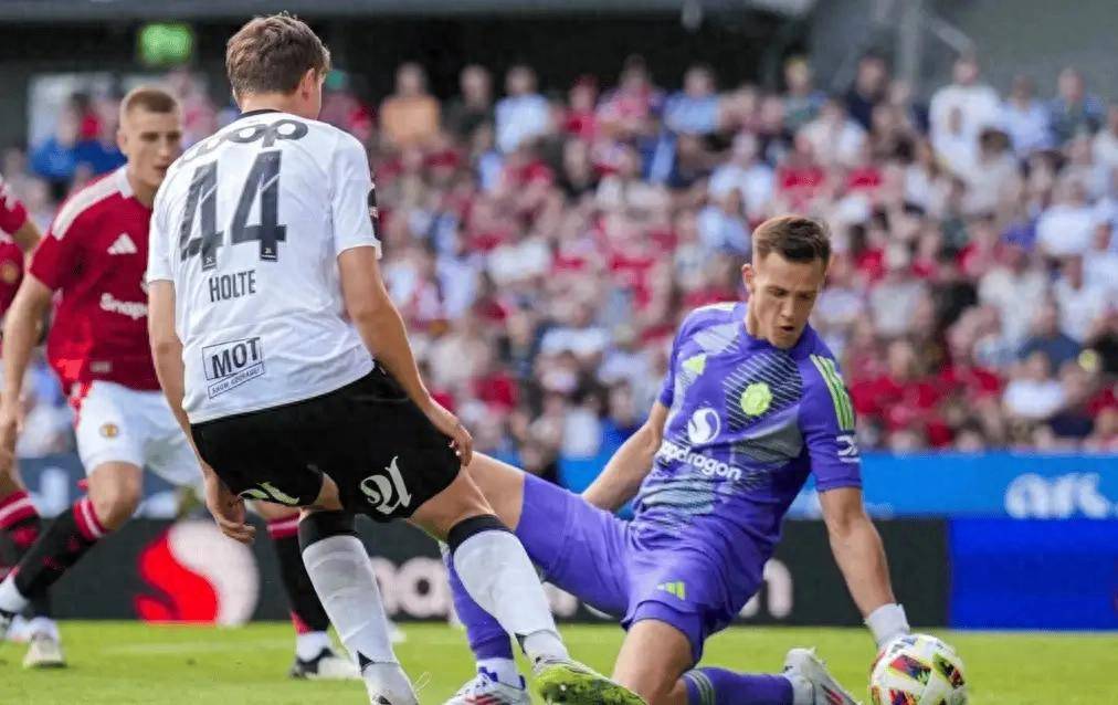 罗马训练开放日，关键战状态回暖引观众欢呼，德甲在即，纪律约束更严格(罗技g502出现双击问题)