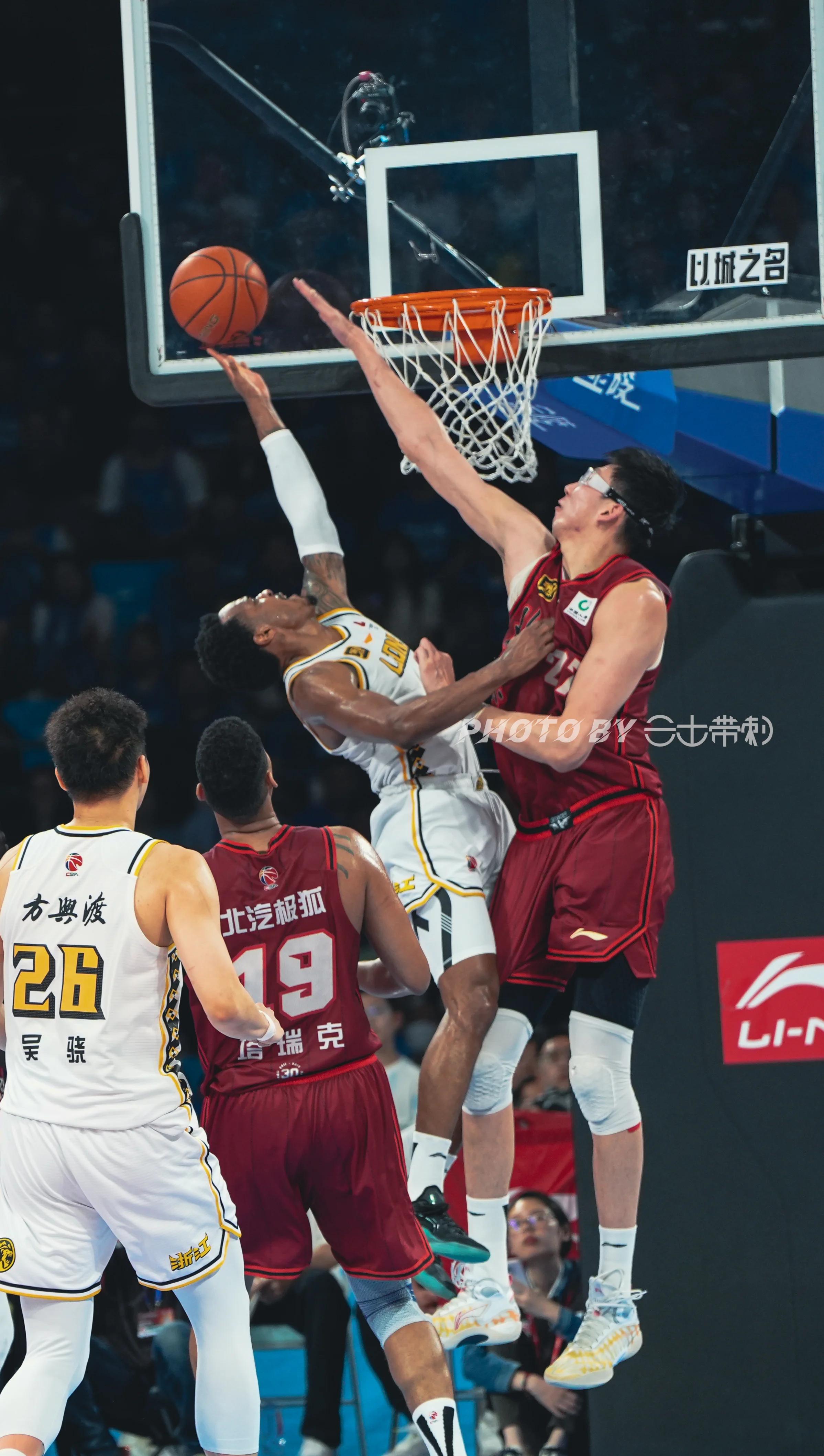 关于波士顿凯尔特人训练开放日,关键战火线驰援引观众欢呼,CBA常规赛在即,轮换策略被讨论的信息 关于波士顿凯尔特人训练开放日,关键战火线驰援引观众欢呼,CBA常规赛在即,轮换策略被讨论的信息