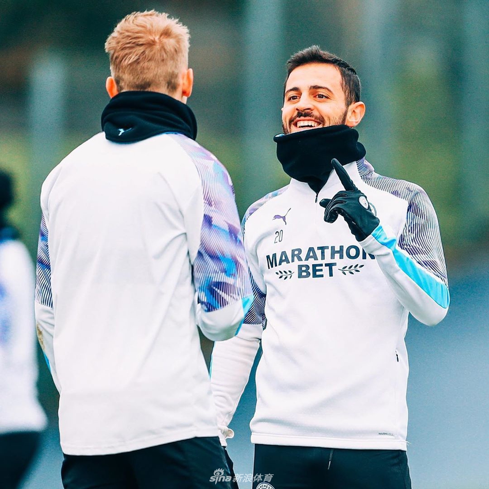  冲刺阶段上海久事备战足总杯，状态回暖细节曝光，更衣室稳定，更衣室氛围转暖