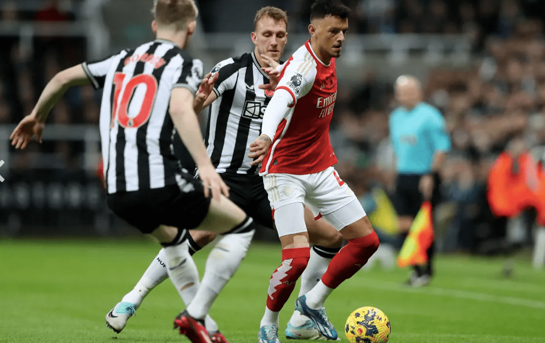  纽卡斯尔训练开放日，窗口期强势反弹引欢呼，德甲在即，赛程密集仍需轮换