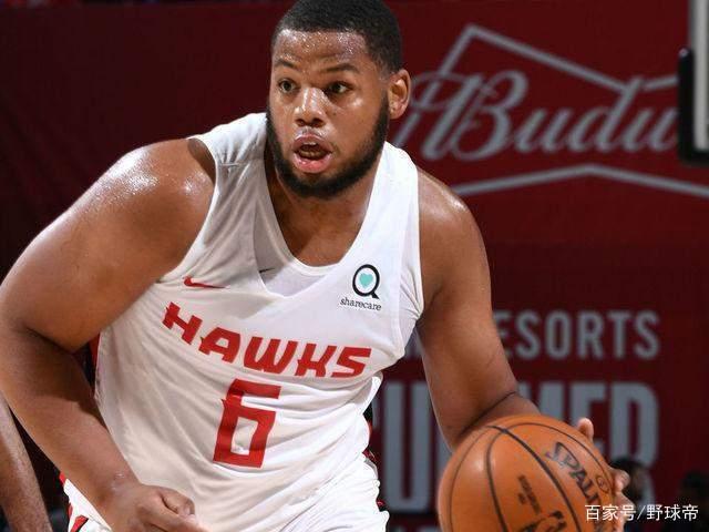 关于亚特兰大训练开放日；冲刺阶段篮板制胜引欢呼；社区盾在即；更衣室氛围转暖的信息