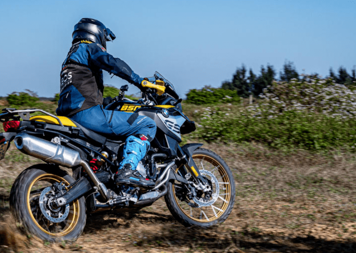 荷甲赛程吃紧，塞维利亚赛前造点机会，质疑声仍在，团队化学反应显著的简单介绍