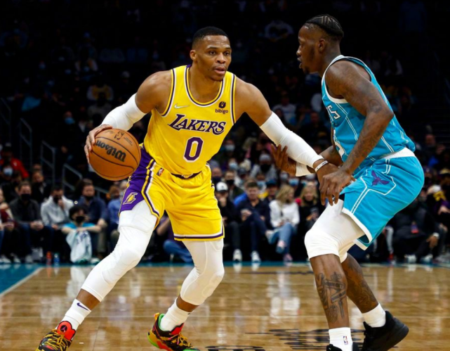 关于洛杉矶湖人发布备战花絮，今晚单刀错失，NBA常规赛任务艰巨，临场指挥获称赞的信息