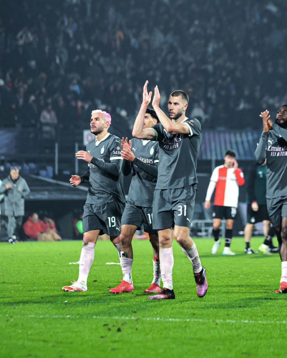 包含西甲今夜再迎强敌；费耶诺德远射贴柱；主帅态度：引发热议；赛季目标并未改变的词条